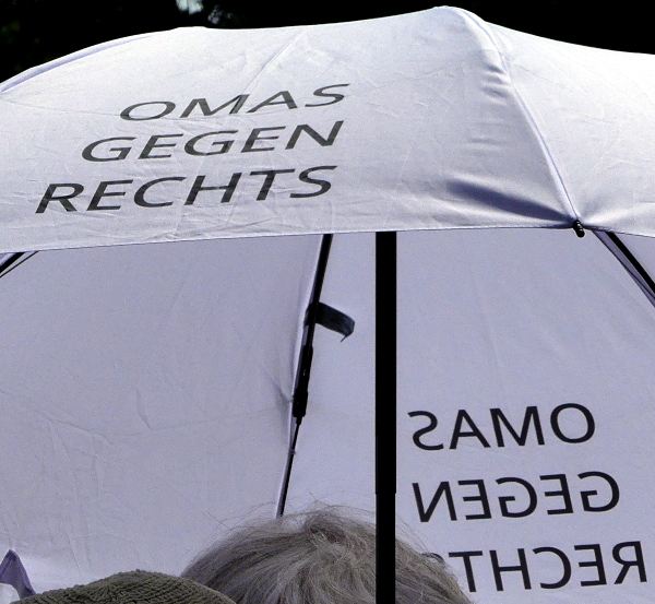 Omas gegen rechts am Brenner